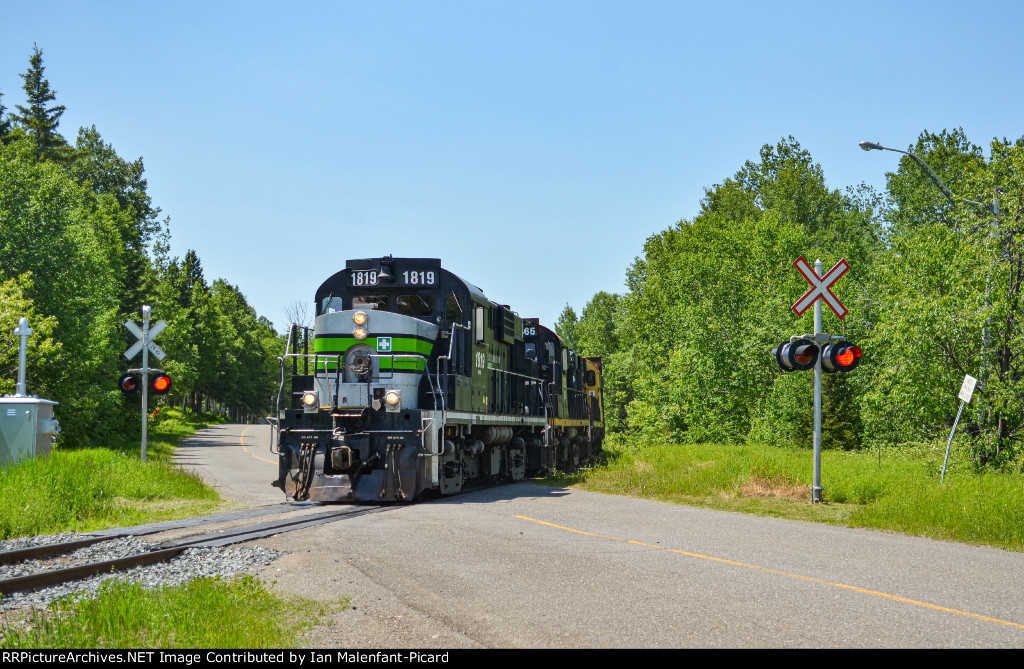 1819 leads SFG 565 at Escuminac